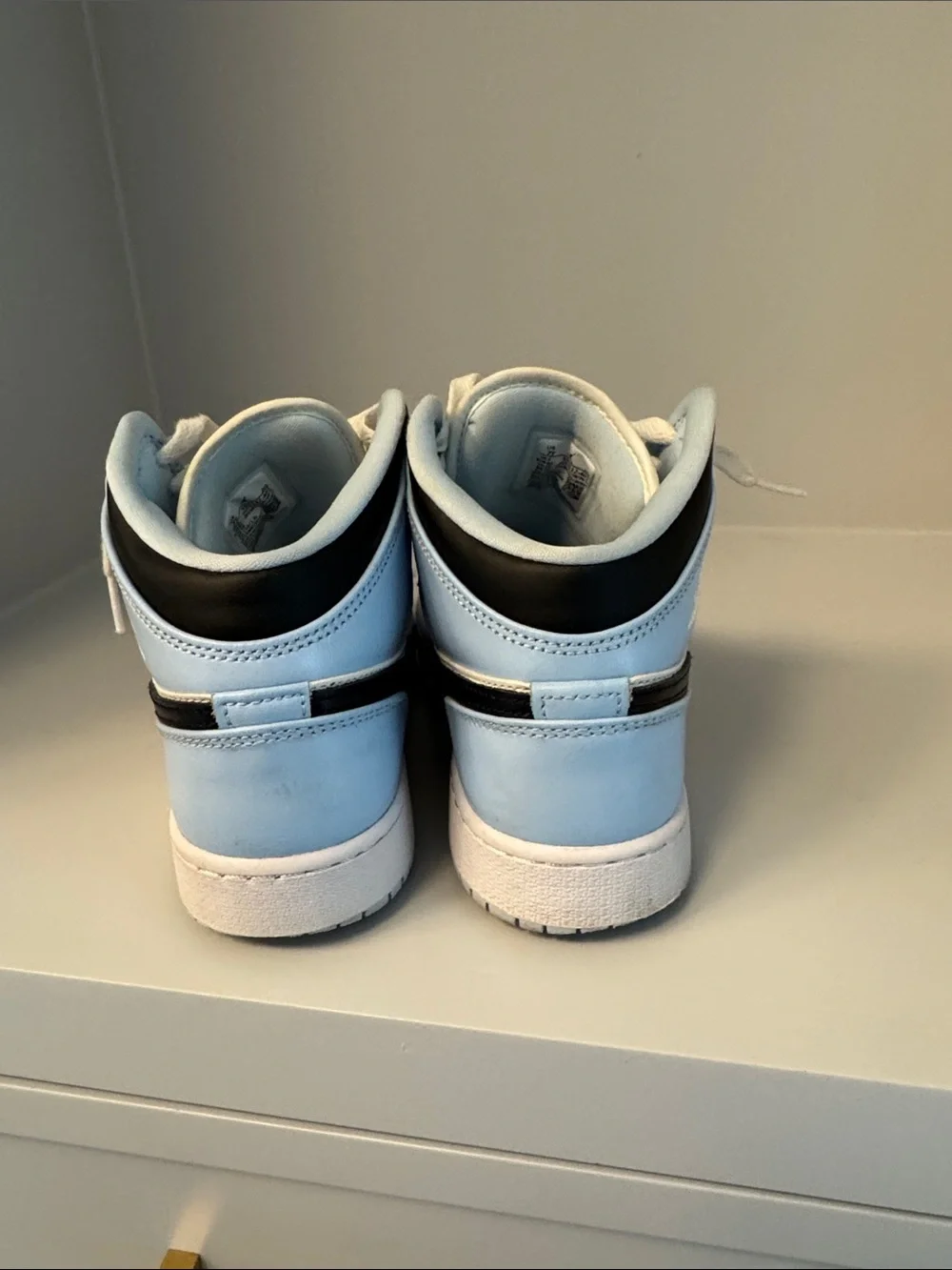 Youth Size 7 Unisex Nike Air Jordan 1 Mid Light Blue, Black & White 🩵VGUC!🖤